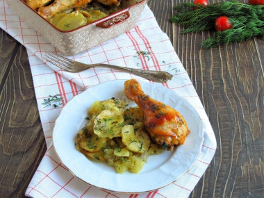 Chicken drumsticks with potatoes in the oven