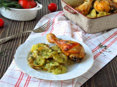 Chicken drumsticks with potatoes in the oven