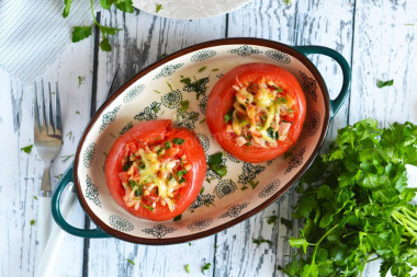 Stuffed tomatoes with ham and cheese