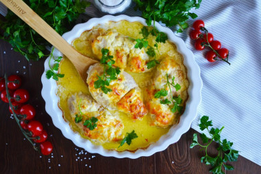 Chicken fillet in sour cream in the oven