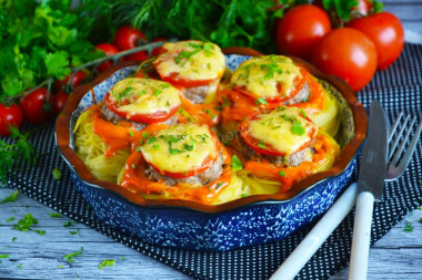 Pasta nests with minced meat in the oven