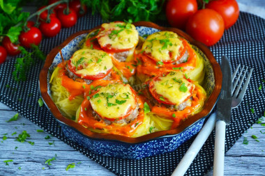 Pasta nests with minced meat in the oven