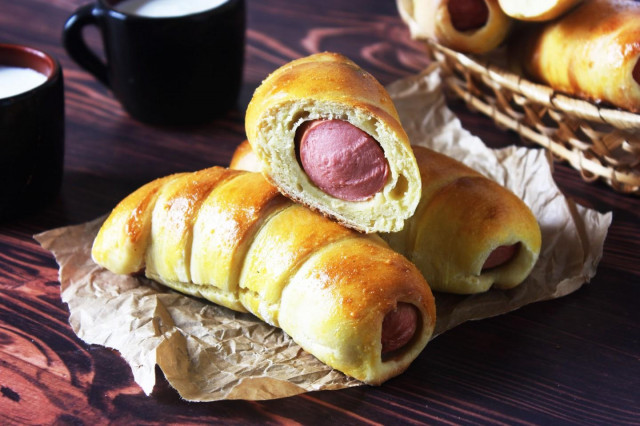 Sausages in dough without yeast in the oven