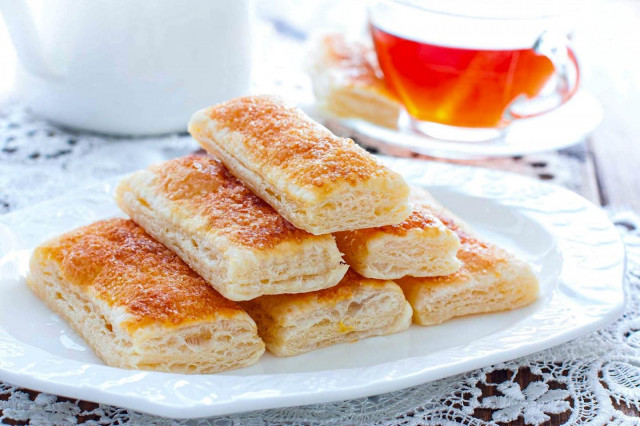 Puff pastry tongues with sugar