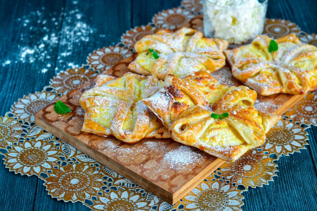 Puff pastry with cottage cheese