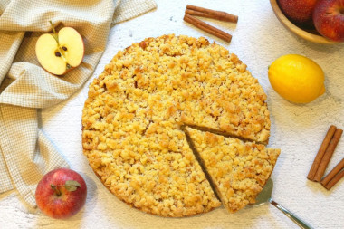 Shortbread pie with apples in the oven