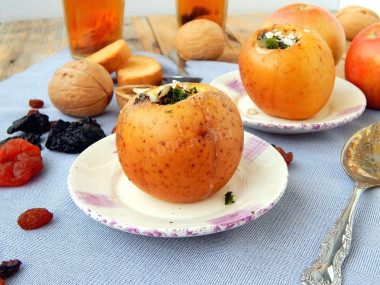 Baked apples with honey in the oven