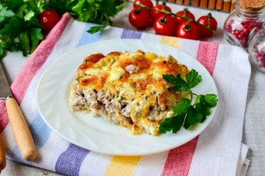Minced meat in sour cream sauce in the oven