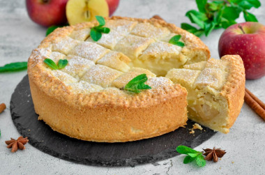 Apple pie with custard