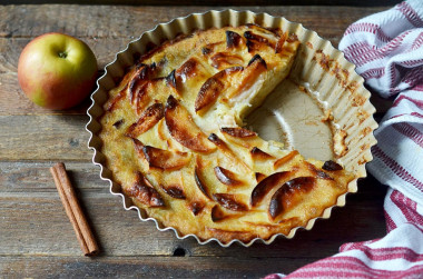 Lean pie with apples in the oven