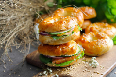 Bagel with salmon