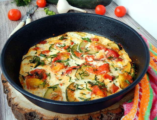 Zucchini with tomatoes and garlic in the oven