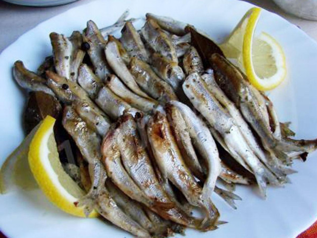 Smelt baked in the oven