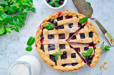 Simple shortbread pie with black currants in the oven