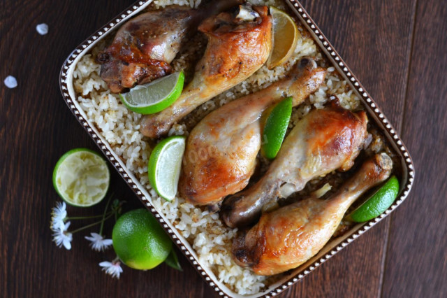Chicken drumsticks with rice in the oven