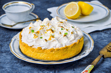 Lemon tart with meringue French pie