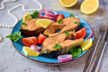 Juicy salmon steaks in the oven in foil