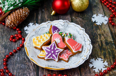 Gingerbread with icing for the New Year