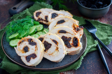 Chicken roll with prunes in the oven