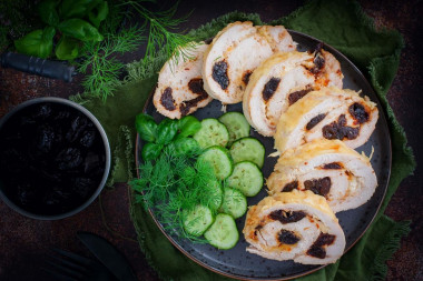 Chicken roll with prunes in the oven