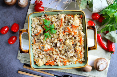 Pearl barley with chicken in the oven