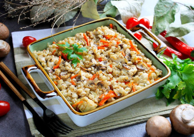 Pearl barley with chicken in the oven