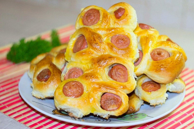 Sausage pies in the oven yeast