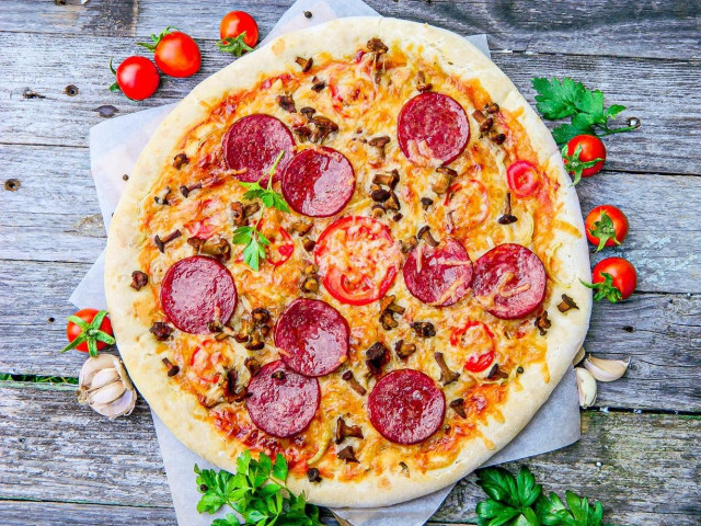 Yeast-free pizza with milk in the oven