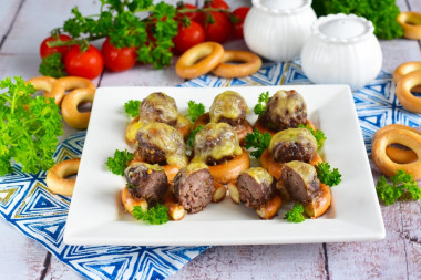 Drying with minced meat in the oven with cheese