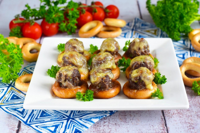 Drying with minced meat in the oven with cheese