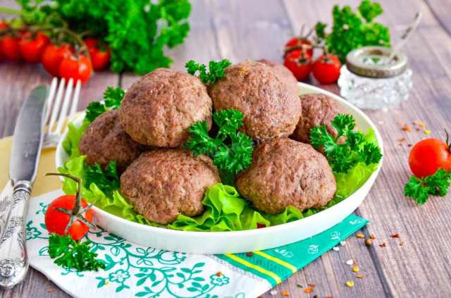 Minced beef patties in the oven