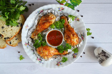 Baked chicken drumsticks in foil in the oven