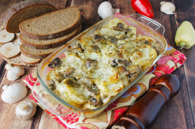 Mushrooms in sour cream with potatoes