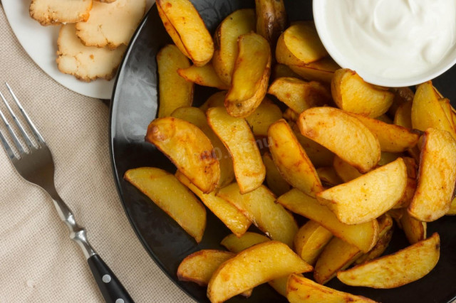 Potato slices baked in the oven