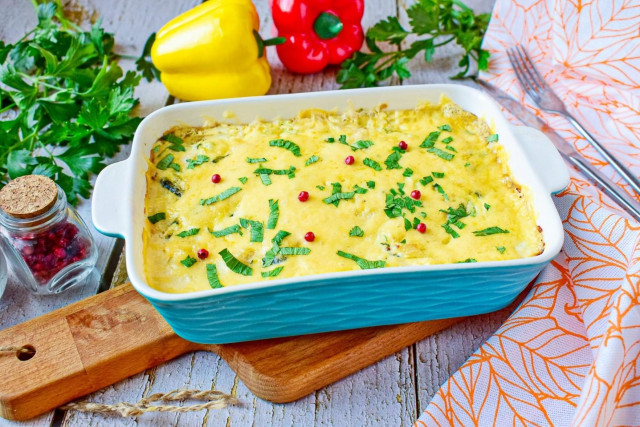 Zucchini casserole with chicken in the oven with cheese