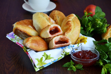 Pies with jam in the oven