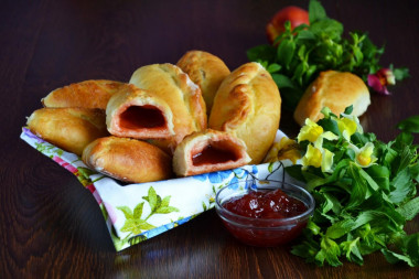 Pies with jam in the oven