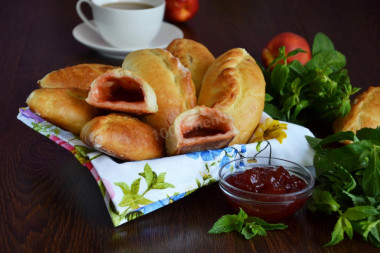 Pies with jam in the oven