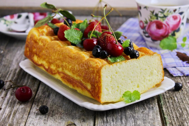 Delicate classic cottage cheese casserole with semolina