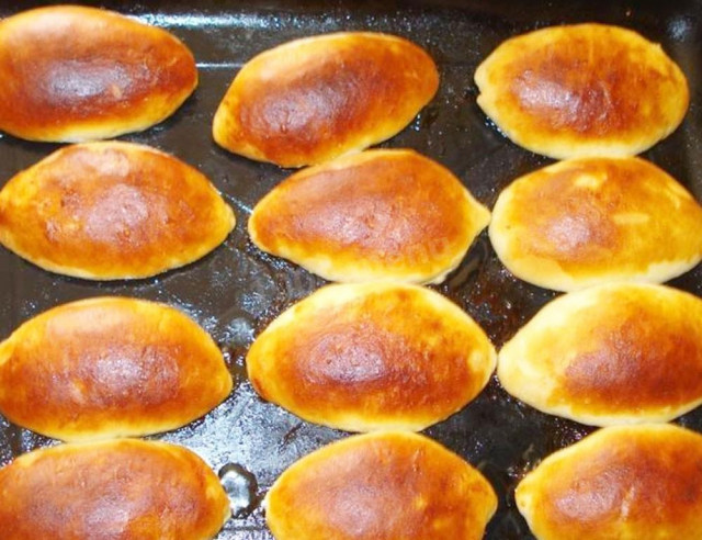 Yeast pies with apples in the oven