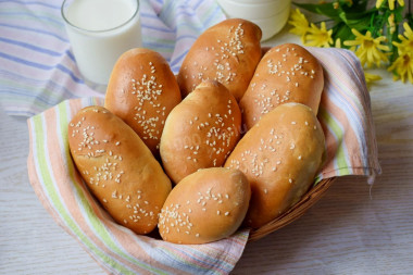 Minced meat pies in the oven made of yeast dough