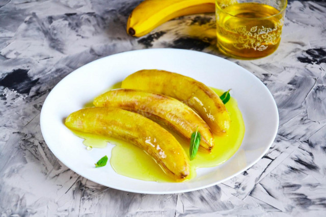 Baked bananas in the oven