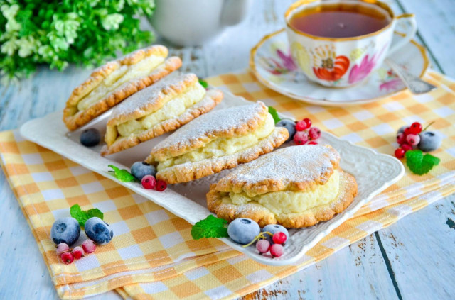 Juicers with cottage cheese from shortbread