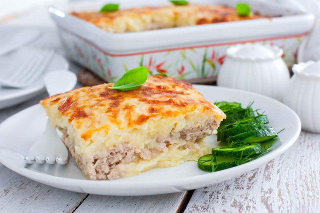 Grated potatoes with minced meat in the oven