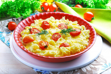 Cauliflower with cream and cheese in the oven