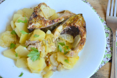 Mackerel in mayonnaise in the oven baked with onions in foil