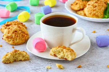 Shortbread cookies with peanuts