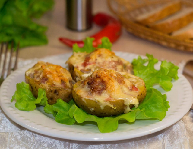 Potato boats in the oven with minced meat filling