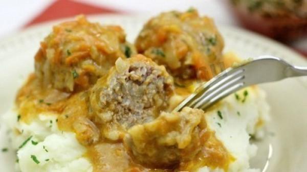 Meatballs in cream sauce in the oven