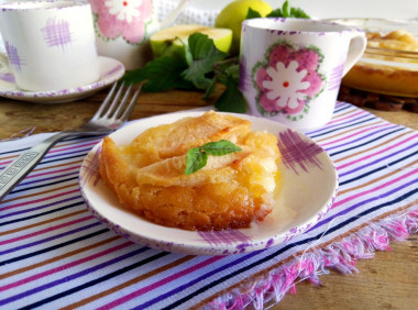 Pie with apples on sour cream in the oven